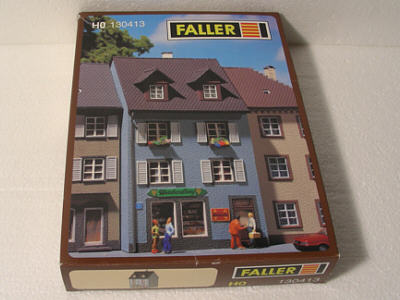 H0 130413 Weinhandlung